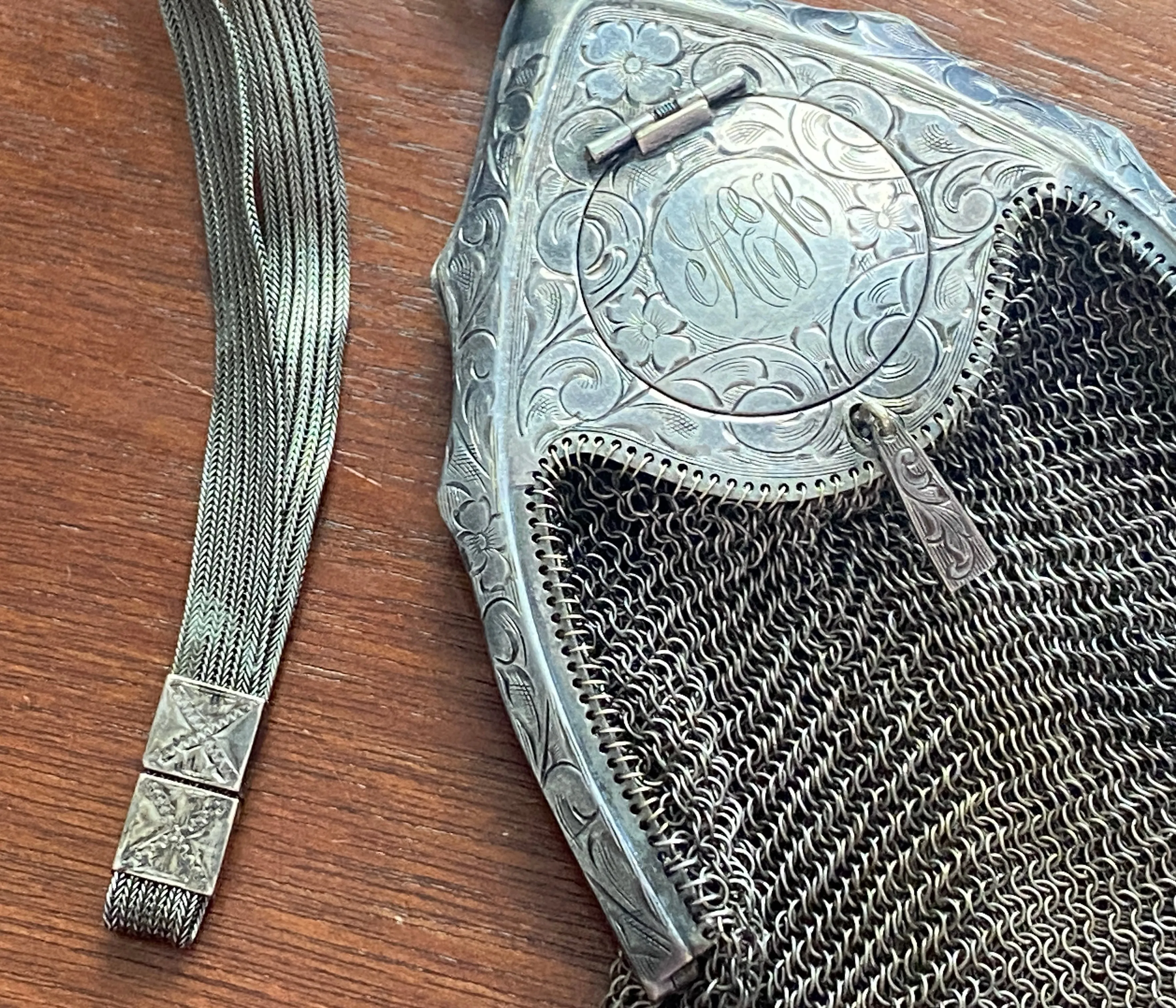 Antique WB Silver Tone Mesh Makeup Compact Wristlet Purse