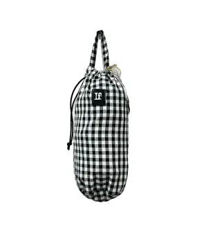 if space - bottle bag gingham black
